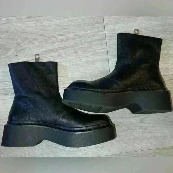 Zara  LOW HEELED LEATHER ANKLE BOOTS WITH ZIPPER NWOT - Picture 5 of 11